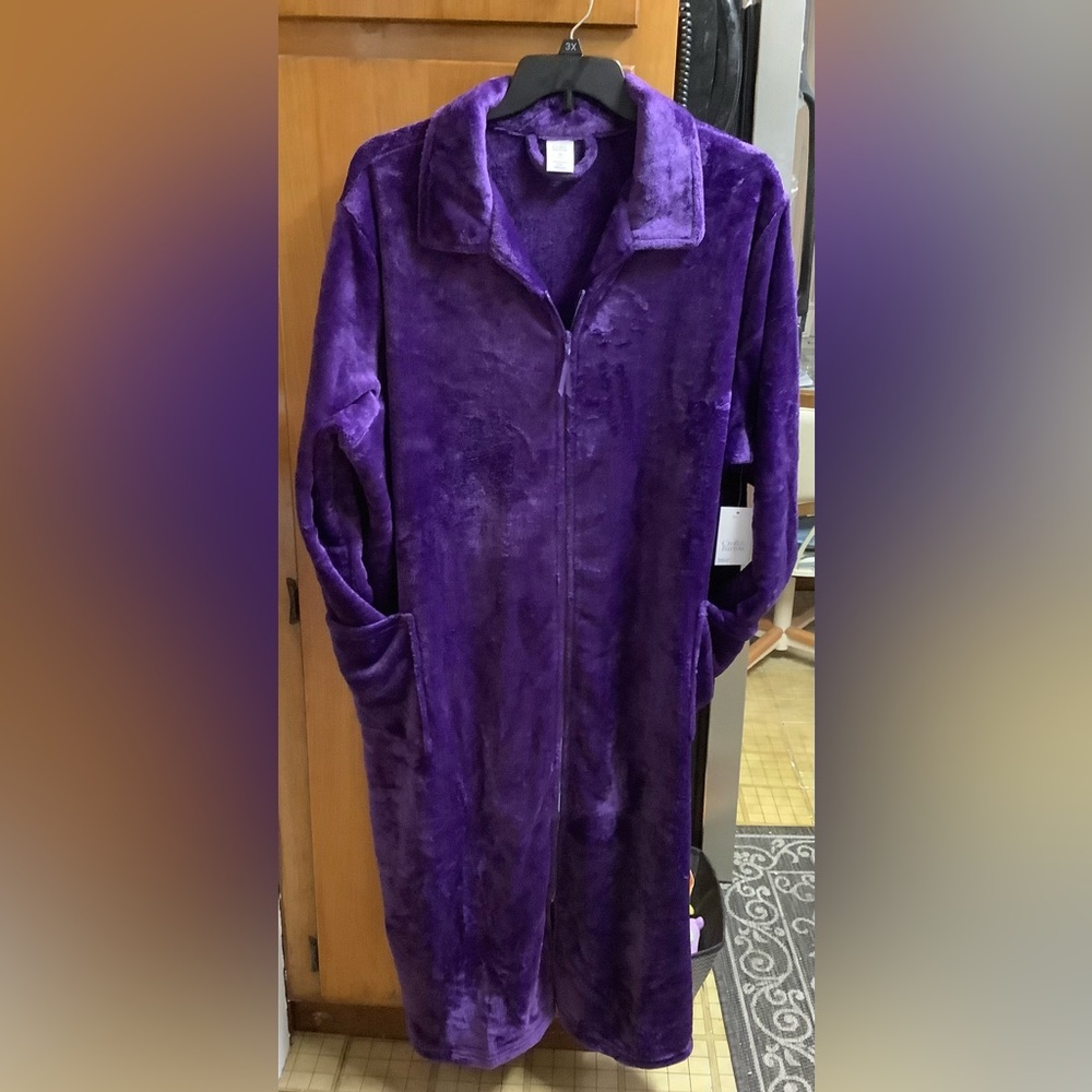 New with tags $54 Plum 3X Croft & Barrow Robe Warm Soft Pockets